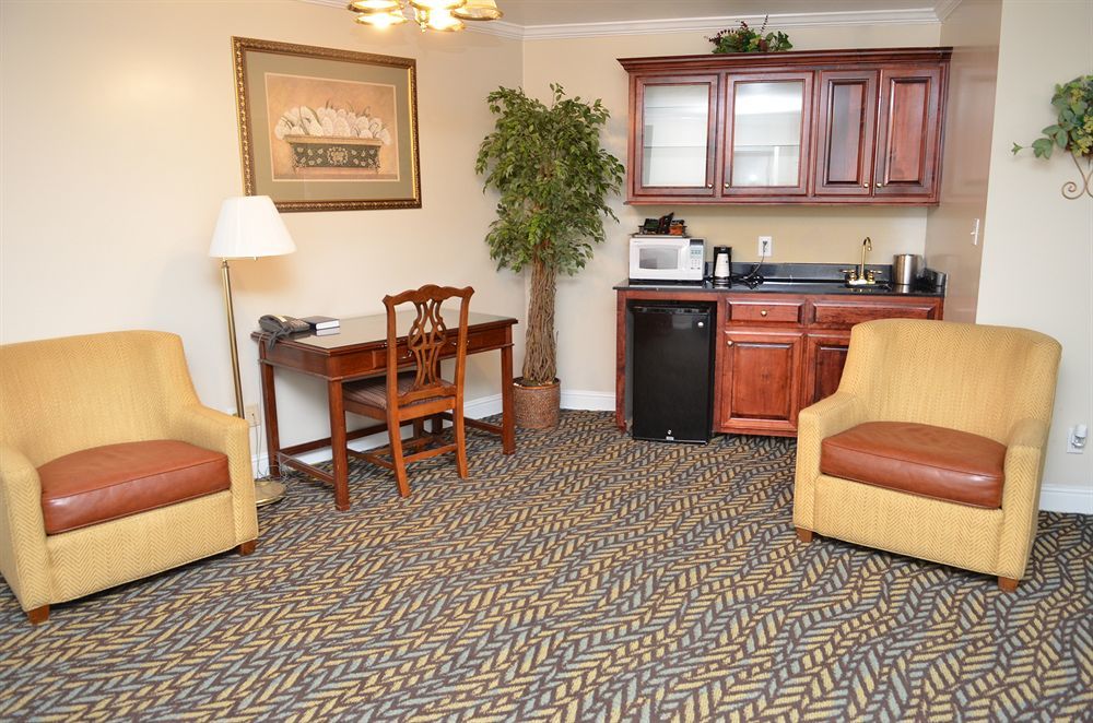 Winton Inn & Suites バーンウェル エクステリア 写真