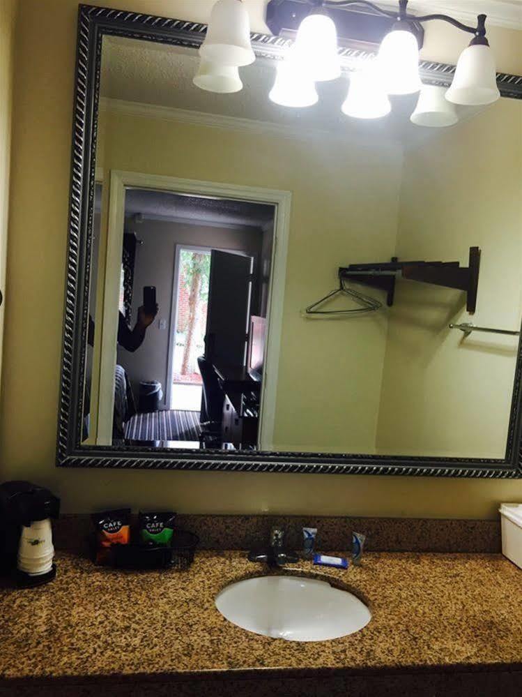Winton Inn & Suites バーンウェル エクステリア 写真