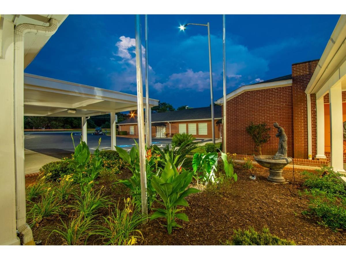 Winton Inn & Suites バーンウェル エクステリア 写真