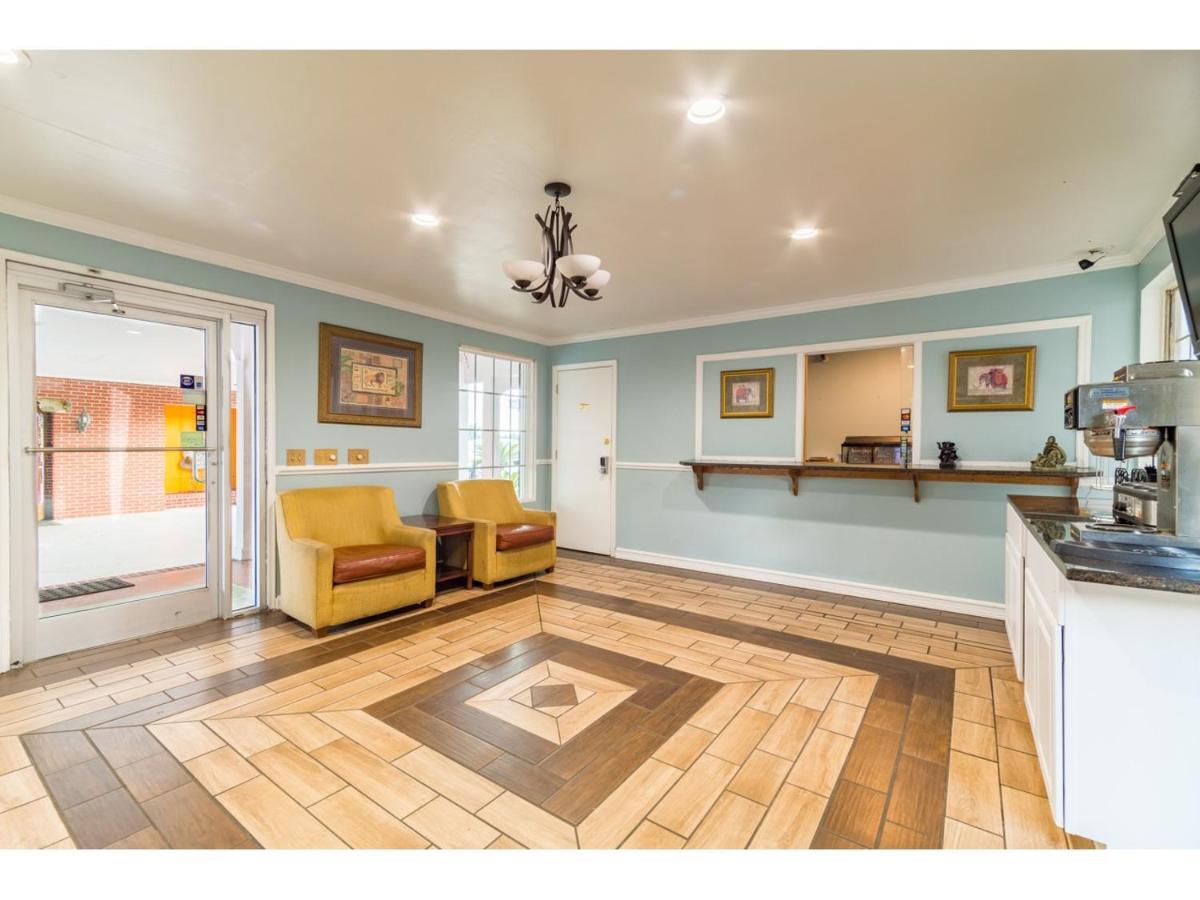 Winton Inn & Suites バーンウェル エクステリア 写真
