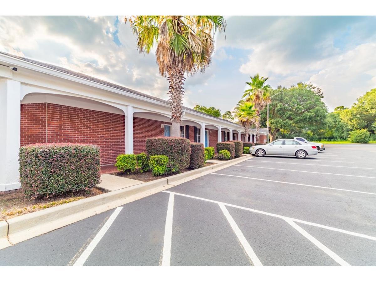 Winton Inn & Suites バーンウェル エクステリア 写真