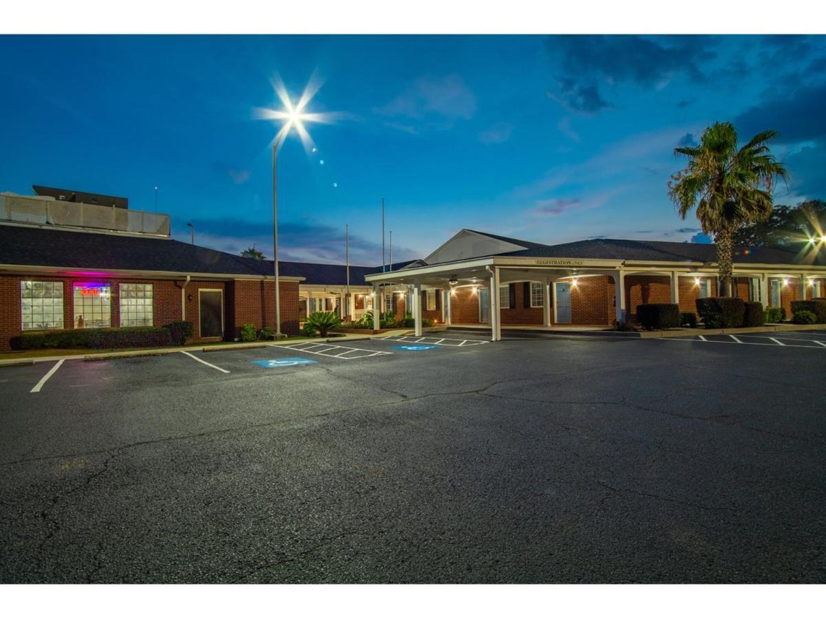 Winton Inn & Suites バーンウェル エクステリア 写真