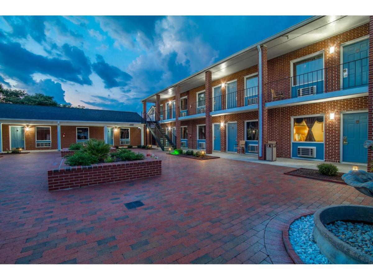 Winton Inn & Suites バーンウェル エクステリア 写真