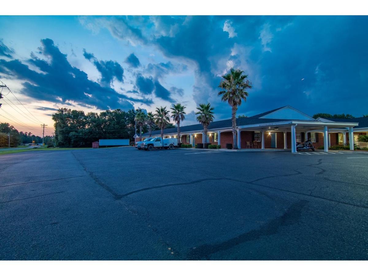 Winton Inn & Suites バーンウェル エクステリア 写真