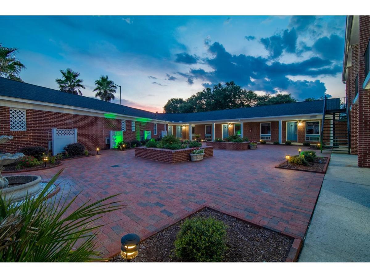 Winton Inn & Suites バーンウェル エクステリア 写真