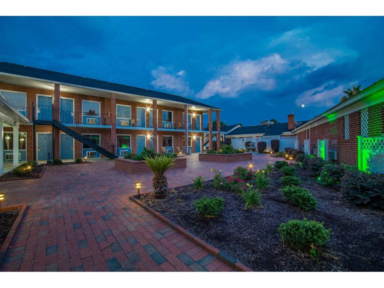 Winton Inn & Suites バーンウェル エクステリア 写真