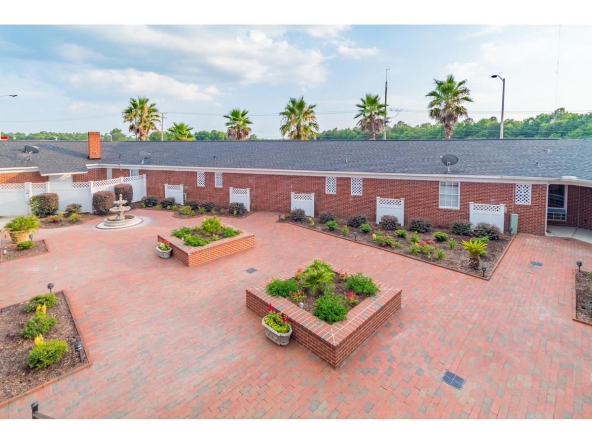 Winton Inn & Suites バーンウェル エクステリア 写真